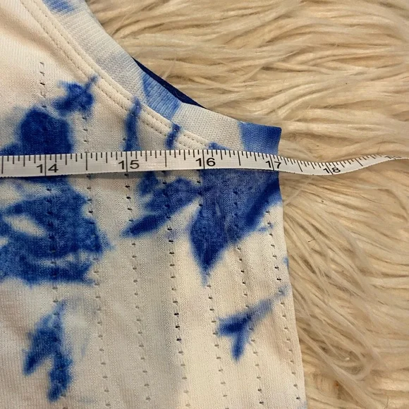 Lululemon Train To Be Tank*EUC - Picture 9 of 11